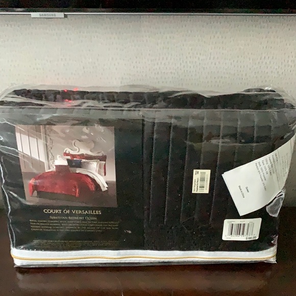 Court of Versailles Sebastian BedSkirt - Picture 4 of 5